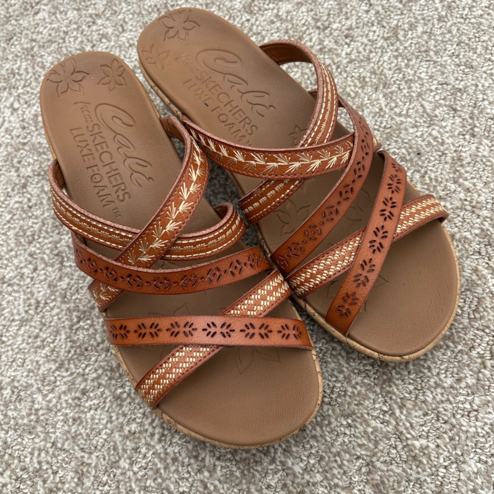 SKECHERS Cali Beverlee Tiger Posse Sandals
